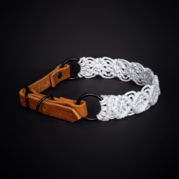 Schnallenverschluss Boho white Makramee Halsband von IMRUDEL